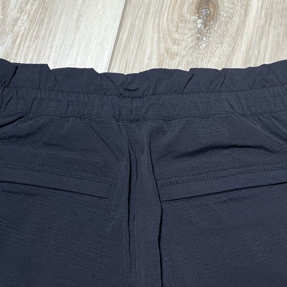NWT Athleta Black Trekkie Paper Bag Shorts - Size 6 - Picture 8 of 15